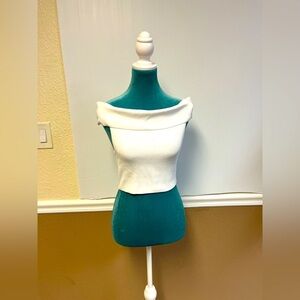 Aritzia Babaton‎ Sculpt Knit Off-Shoulder Crop Top – Size M